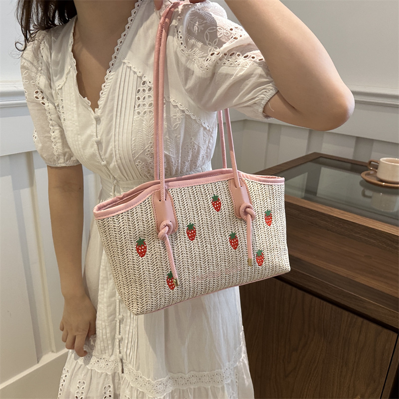 Bolsa de tejer de verano para mujeres 2024 nuevo estilo idílico vacaciones viento fresas bordado bolso de mano bolso de viaje