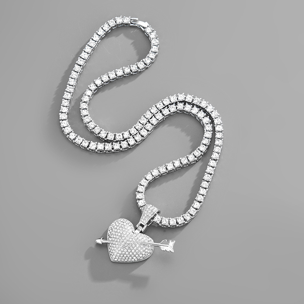 Heart And Arrow Pendant Necklace With Diamond Inlay For Women_voghion.com