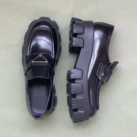 三角标厚底松糕跟轮胎乐福鞋齿轮开边珠哑光增高懒人全黑学院风女