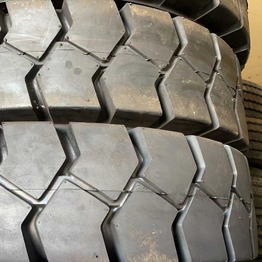 叉车轮胎 8.25-12 两块花纹 防爆防裂 大量批发 耐磨