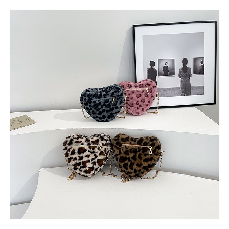 Women's Plush Leopard Streetwear Heart-shaped Zipper Crossbody Bag display picture 5