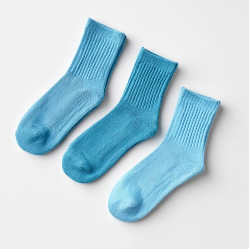 Bulk Purchase of High-Quality Solid Color Sports Socks Wholesale Fashion Sports Crew Socks for Men and Women