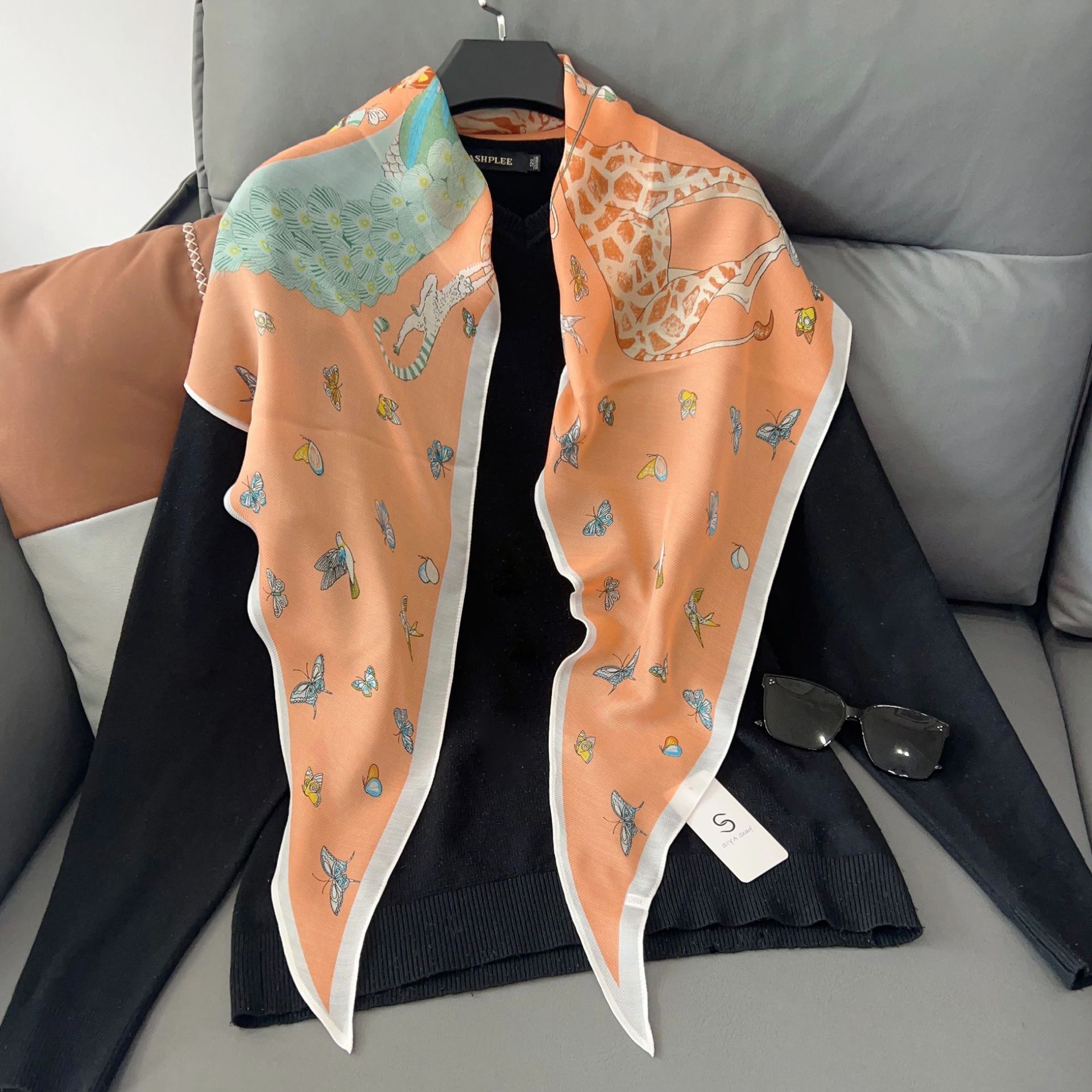 Estilo coreano de seda como bufanda impresa de moda todo-fósforo mariposa color a juego bufanda mujer primavera y verano camisa decorativa diamante bufanda
