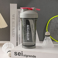 手持ち式直飲単層シンプルフィットネスタンパク質粉シェイクカッププラスチックカップ円筒形スポーツカップ卸売り