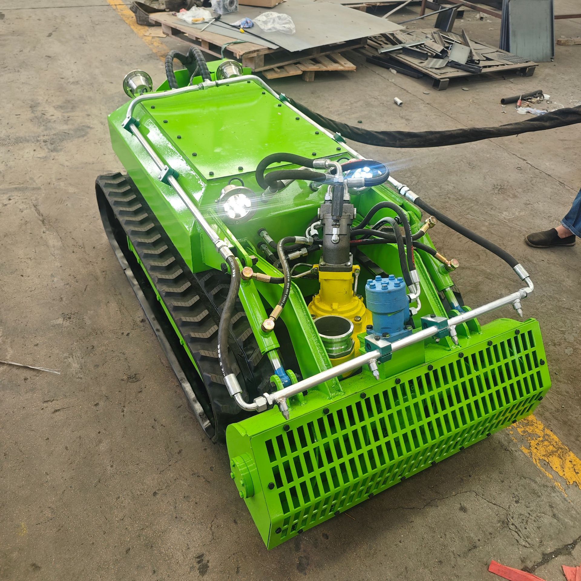 履带式水下管道清淤设备 自走式遥控操作排污机 沉淀池水下清淤机