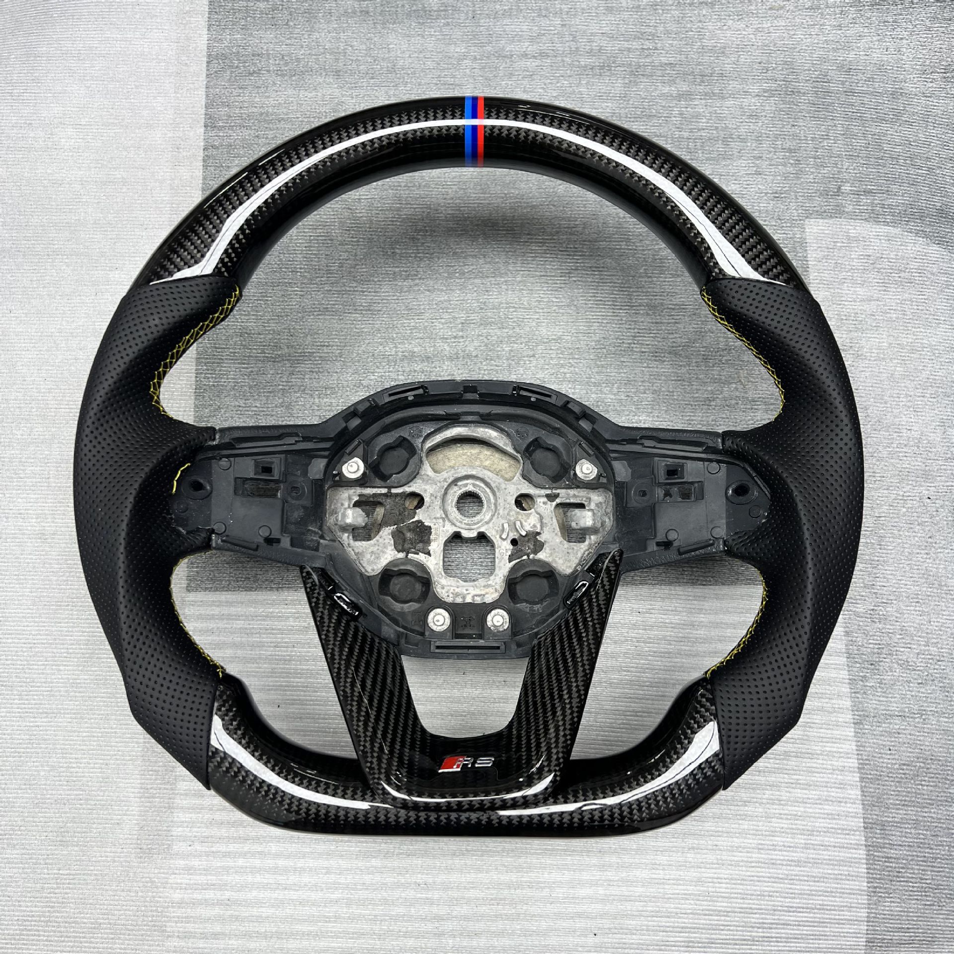 Suitable for Geely Xingrui, Xingyuan, Emgrand, Xingyue L, Galaxy L6, Binyue Carbon Fiber Steering Wheel Modification and Customization