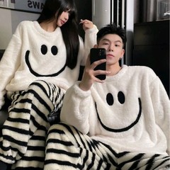 2024秋冬サンゴのベルベットのカップルのパジャマにベルベットをつけてカップルの笑顔の家の服のスーツを厚くして暖かくて着ることができる