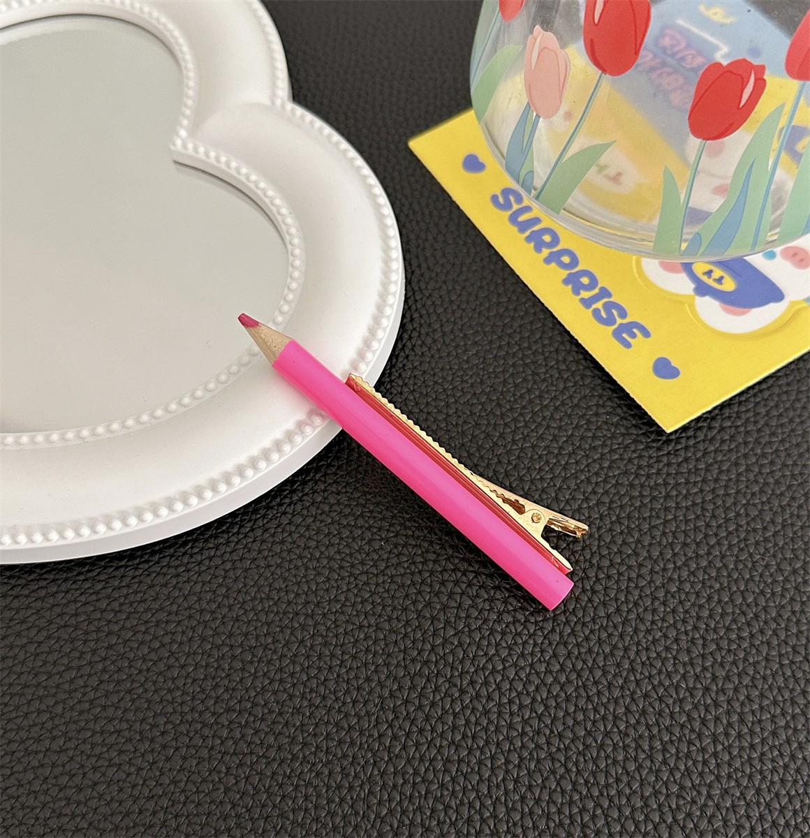 핑크색 연필 머리핀