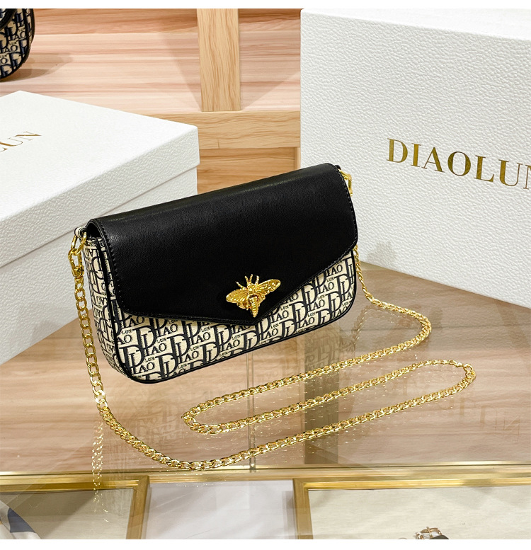 Borsa monopezzo da donna 2023 nuova mini borsa a busta autunnale versatile borsa quadrata con catena a tracolla dal design di nicchia_voghion.com