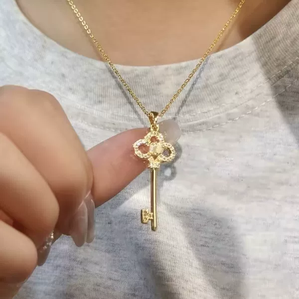 Copper+Titanium Steel Chain Necklace, Light Luxury Niche Design, High-End Versatile Clavicle Chain, Key Pendant Jewelry Wholesale
