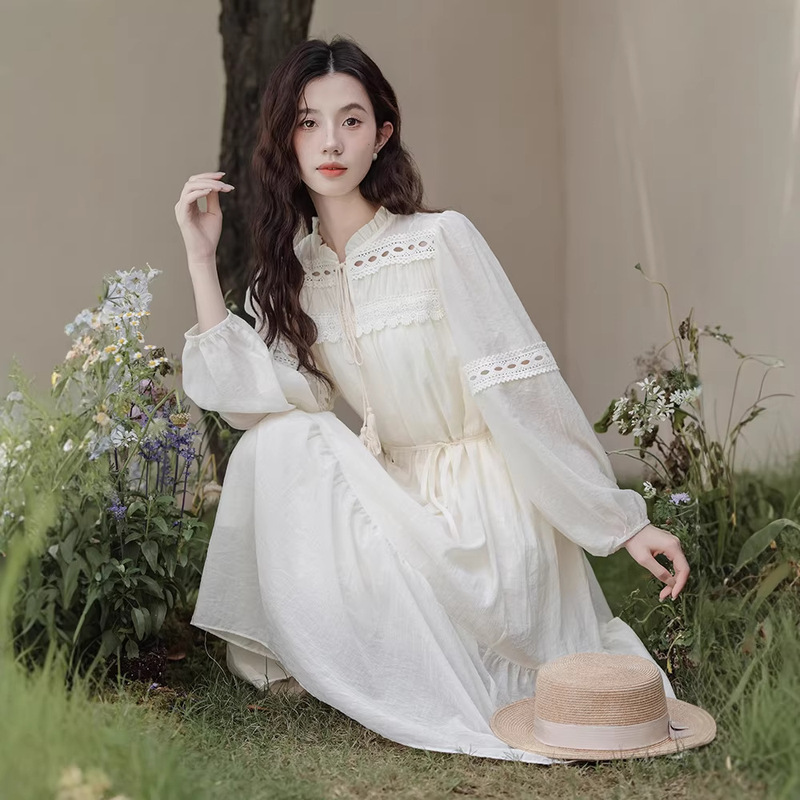 Liang Yixuan 2026 New Ethnic Style Beautiful White Dress with Waist-Cinching Bohemian Long-Sleeve Dress for Women Spring and Summer