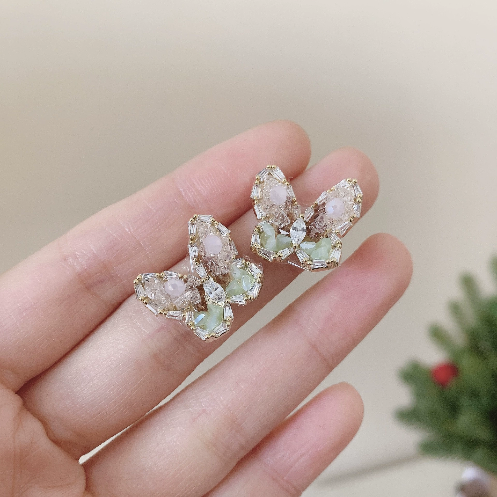 Fresh cute small design earrings, gradient