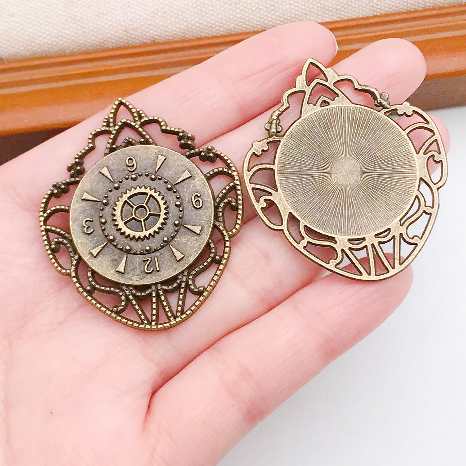 8906-M-古青大钟表齿轮36x43mm孔-锌合金-8g