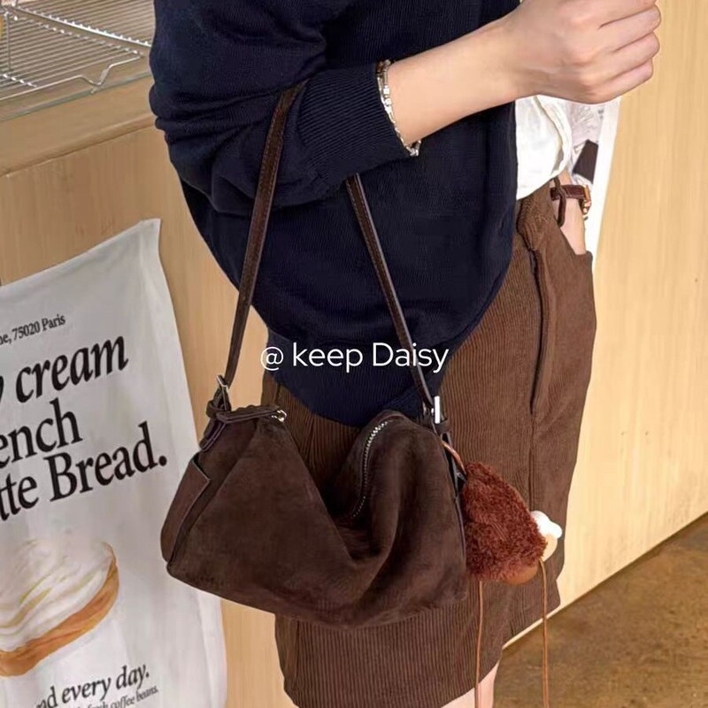Suede Handbag for Women 2025 New Trendy Autumn and Winter Niche Super Popular Commuter Shoulder Bag Exquisite Crossbody Bag Suede Handbag for Women 2025 New Trendy Autumn and Winter Niche Super Popular Commuter Shoulder Bag Exquisite Crossbody Bag