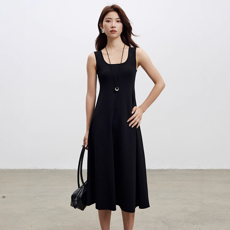 French-Style Square-Neck Sleeveless Knit Dress 2026 Spring New Women's Fashion Drapey Petite Strap Long Dress