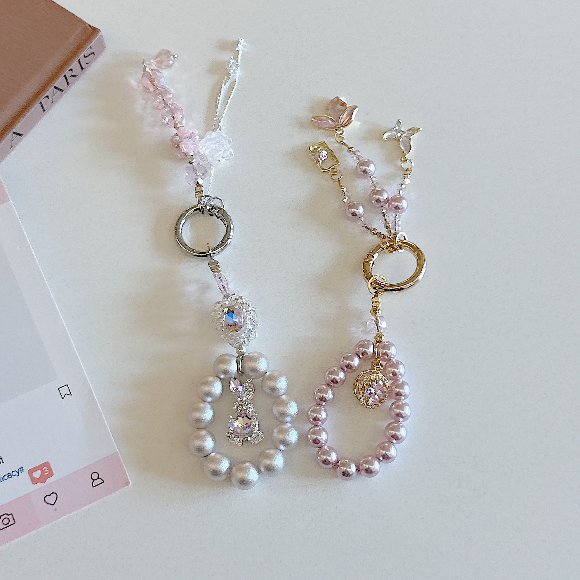 Cadena colgante de teléfono móvil de alta gama hecha a mano de boutique, cadena colgante de conejo giratoria de pétalos, cordón de teléfono móvil de moda, colgante de cadena corta