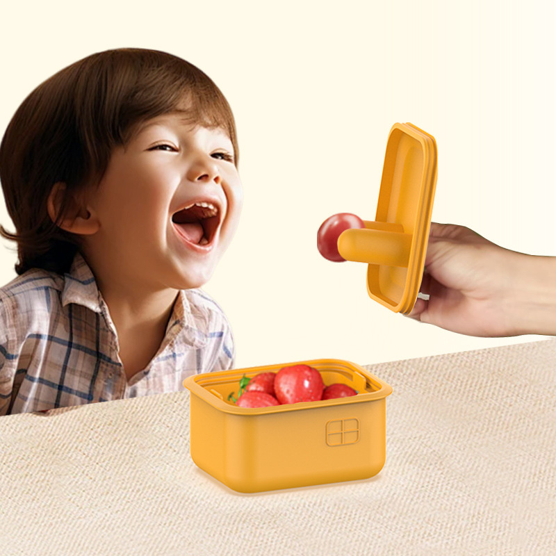 Cross-border children's silicone snack box food grade portable dustproof non-slip baby candy anti-dirty hand silicone snack box