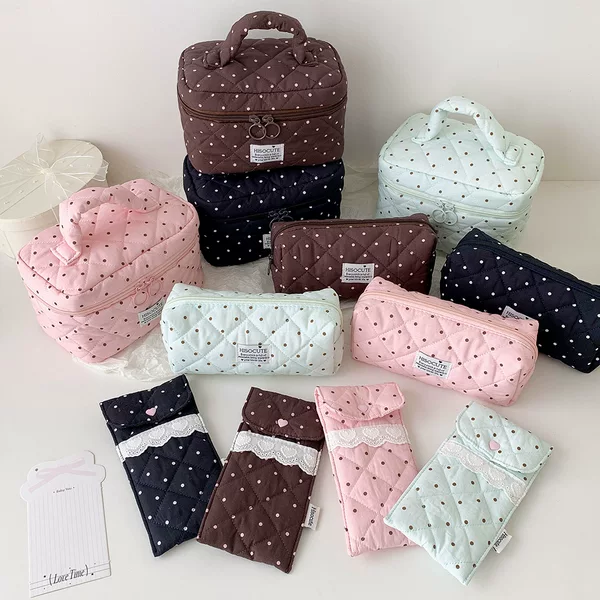 Korean-style polka dot quilted makeup bag, large-capacity toiletry bag for girls, student pencil case, lace eyeglass storage bag
