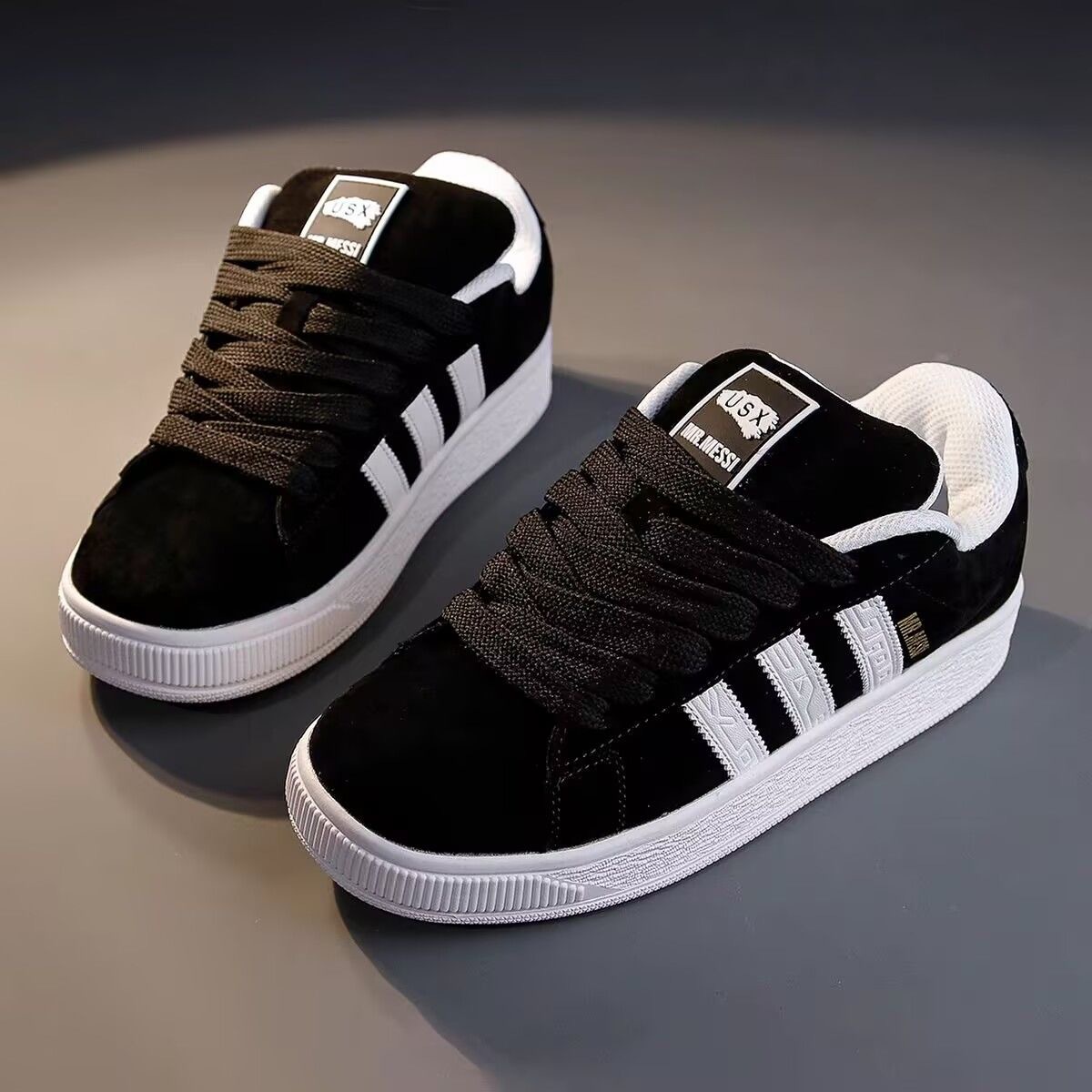 Zapatos gruesos, zapatos de pan, otoño, nuevos zapatos de pareja de aumento de corte bajo, hombres y mujeres, el mismo estilo, zapatillas clásicas retro de la calle