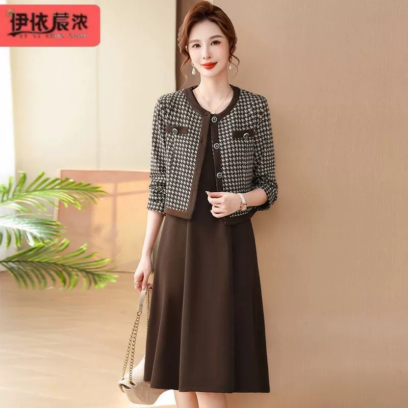 Платье для мамы юбка 2024 Весна новая женская одежда среднего и пожилого возраста весенне-осеннее клетчатое платье комплект из двух предметов оптом
