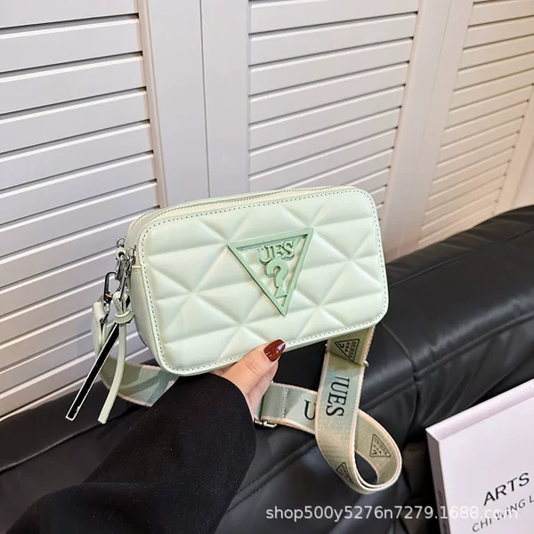 Niche high-end women's bag design, light luxury letter shoulder bag, cross-border 2026 new model, solid color, simple and lightweight small square bag