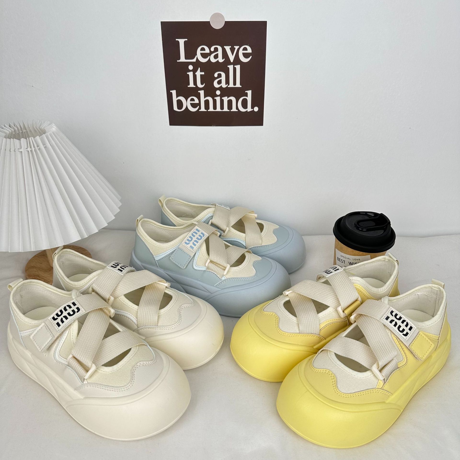 2024 verano zapatos de lona de altura de base gruesa zapatos deportivos casuales de baja altura velcro zapatos blancos de mujer coreana