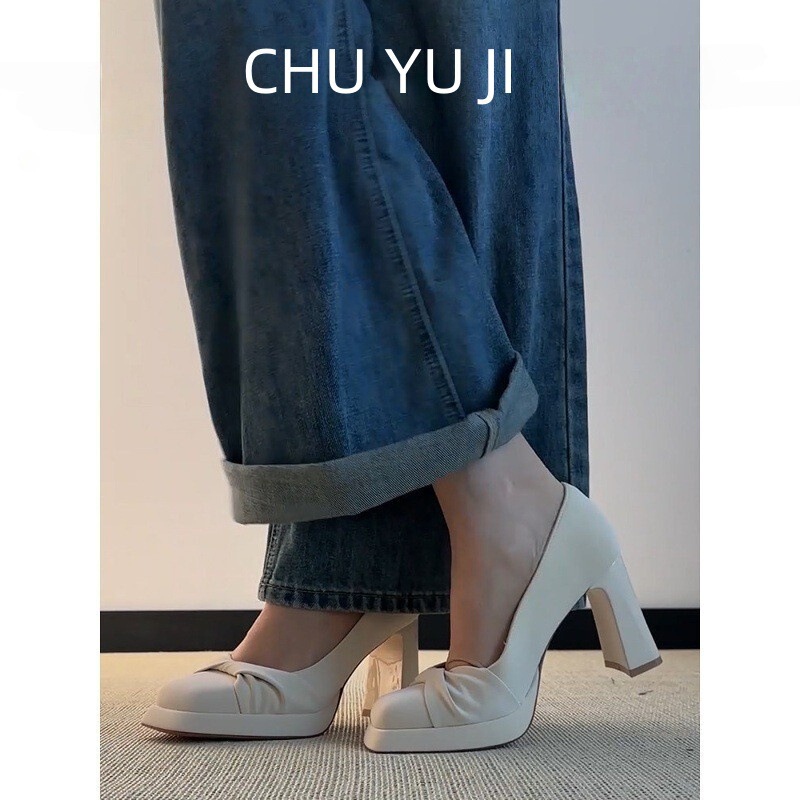 First Encounter with the French-Style Chunky High-Heeled Shoes for Women, Featuring a Waterproof Platform and a Bow, Extremely Attractive and Versatile