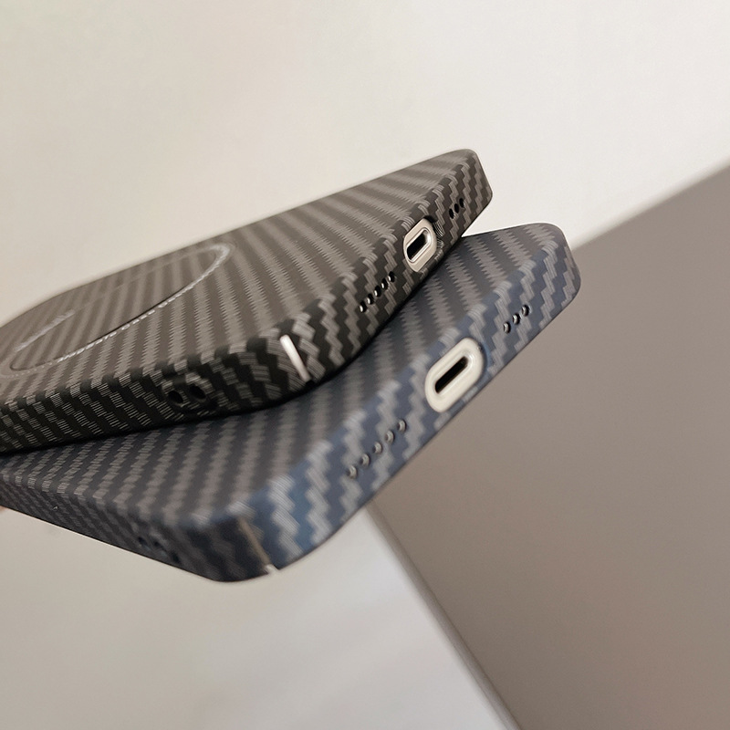 Ốp lưng iPhone 12/13 Pro Max sợi carbon chống sốc viền dày — [Màu đen★Mô hình sợi carbon trọn gói] đi kèm với màng ống kính ◆ Sạc từ tính, 【Màu bạc★Mô hình sợi carbon trọn gói] đi kèm với màng ống kính ◆ Sạc từ tính, 【Màu xanh lam★Mô hình sợi carbon trọn gói] đi kèm với màng ống kính ◆ Sạc từ tính chi tiết 4