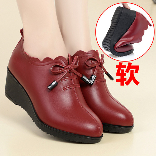 Mom's shoes single shoes wedge heel soft leather soft sole comfortable large size women's shoes middle-aged shoes spring and autumn women's deep-mouth leather shoes