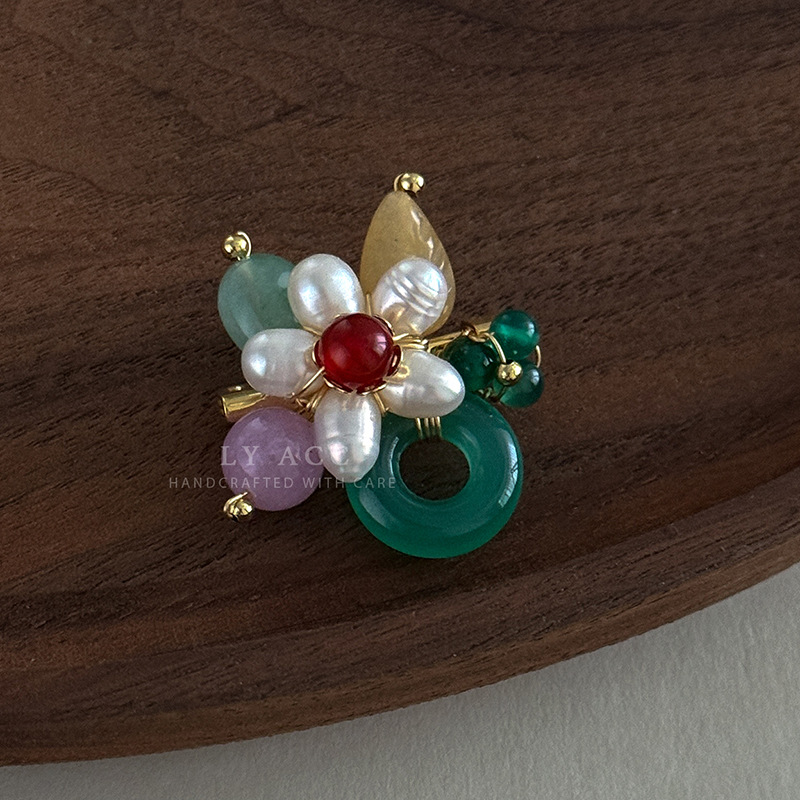 Nuevo broche de flor de perla barroca natural retro, broche antiexposición de nicho de alta gama, ramillete de platycodon