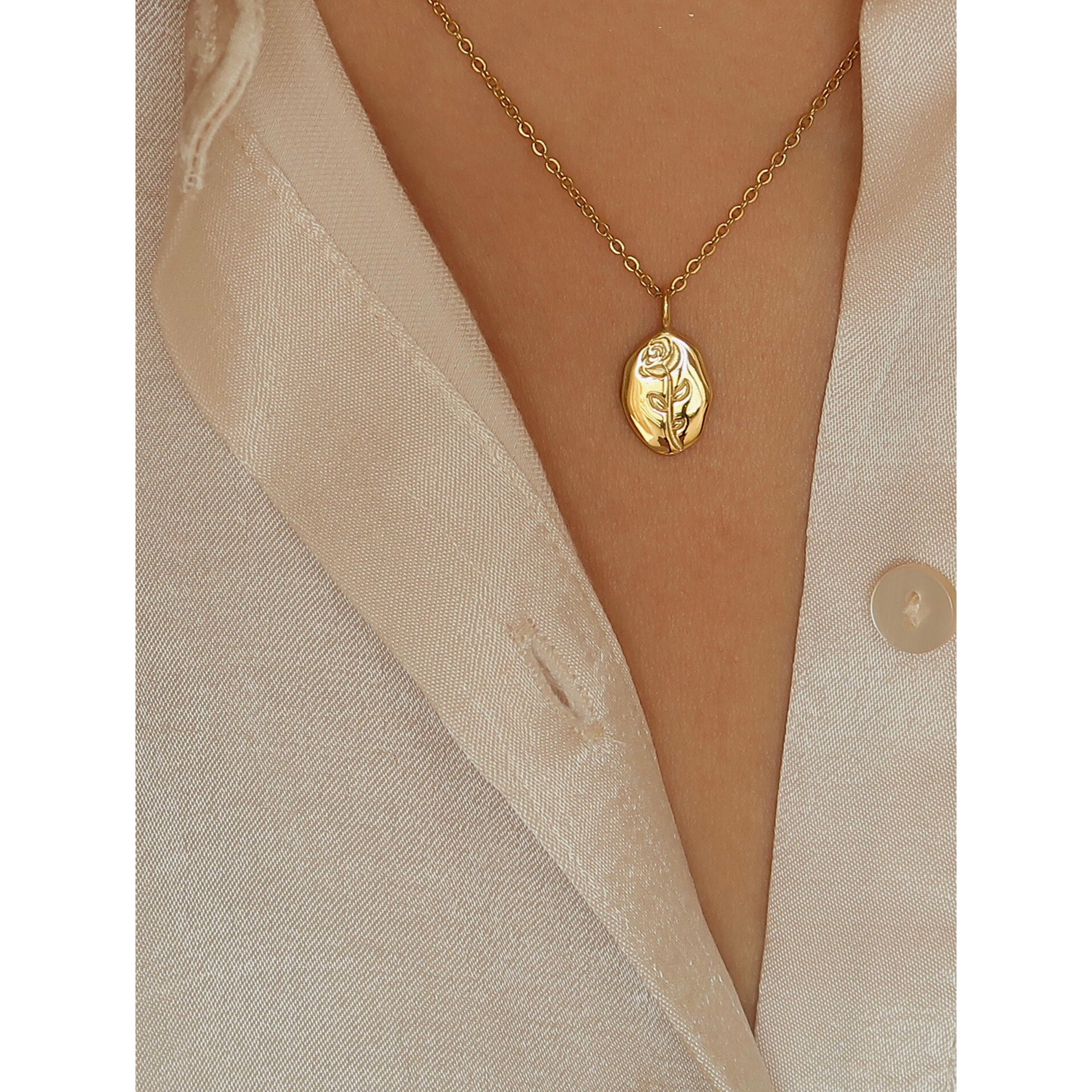 Women'S Gender Elegant Vintage Style Flower Titanium Steel Plating Pendant Necklace