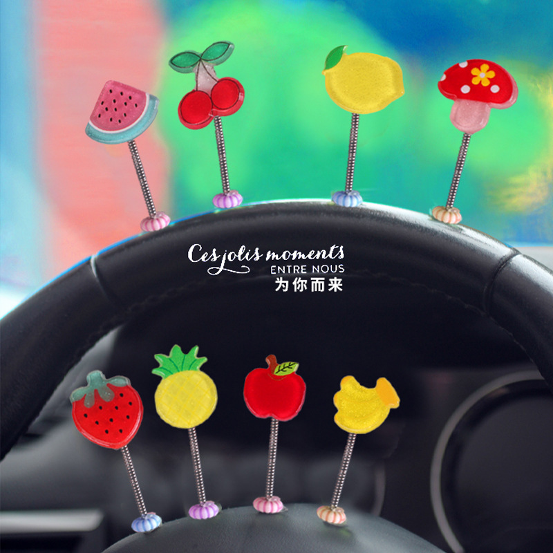 Adornos creativos para automóviles, resorte de la cabeza del automóvil, lindo mobiliario de frutas oscilantes, descompresión, accesorios para automóviles, celebridades de Internet de escritorio