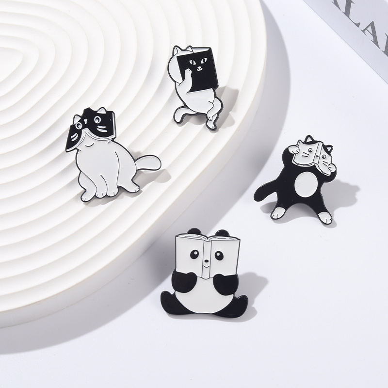 Cartoon Style Cat Alloy Stoving Varnish Metal Brooches display picture 7