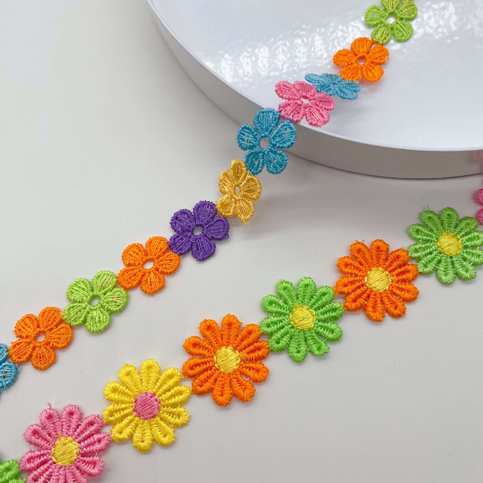 Accesorios de vestir ropa de encaje de color accesorios de ropa para niños DIY código de barras bordado de la computadora ventas directas de fábrica