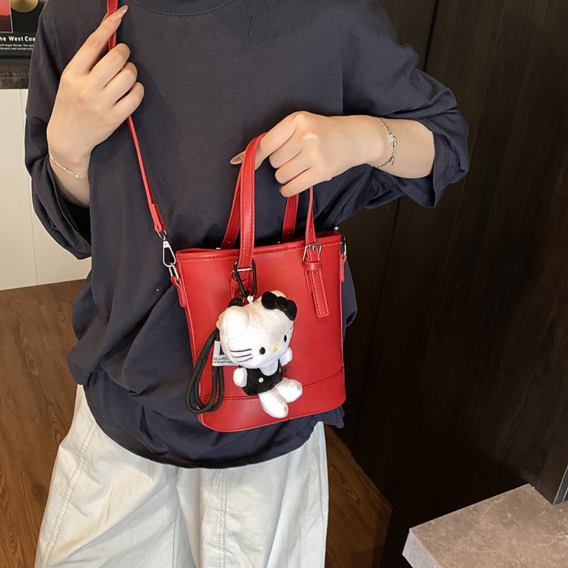 2025 nuevo bolso de cubo portátil de diseño de nicho bolso de hombro de viajero de todo fósforo de moda femenina bolso de mensajero de estilo occidental de color sólido