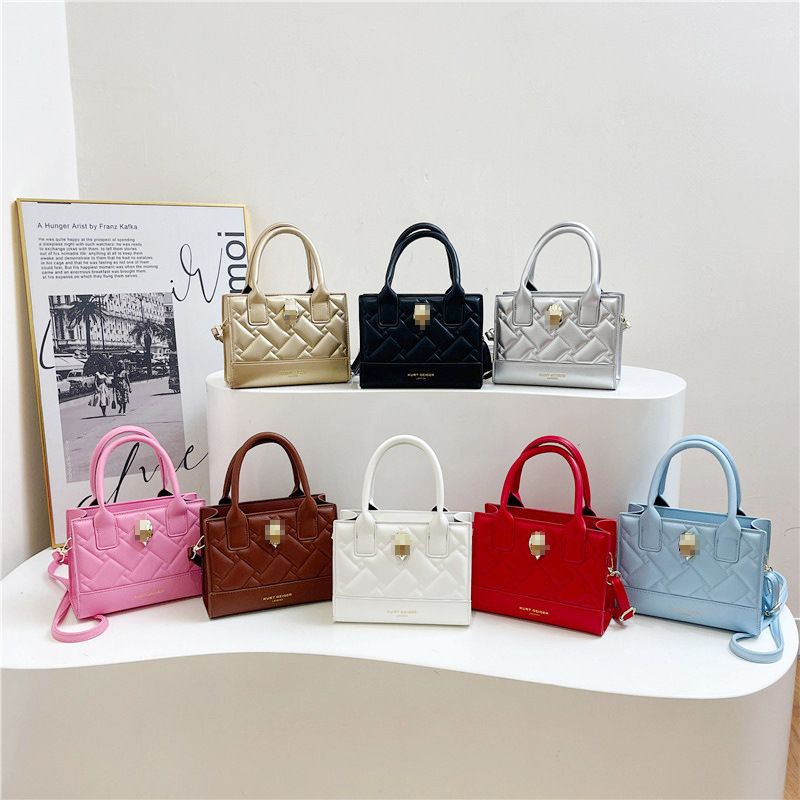 Bolso de PU transfronterizo nueva tendencia charol rombo pequeño cuadrado bolso de mensajero de un solo hombro de alta gama de nicho