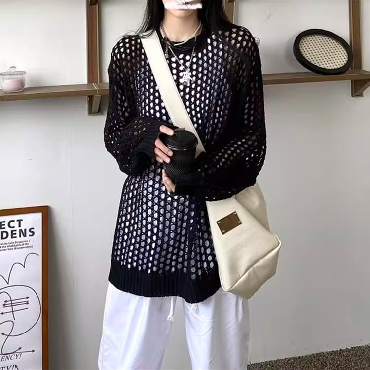 Camiseta de punto hueca ropa de protección solar para mujeres de verano delgada y suelta nicho chic y único colgar camisa de manga larga de moda