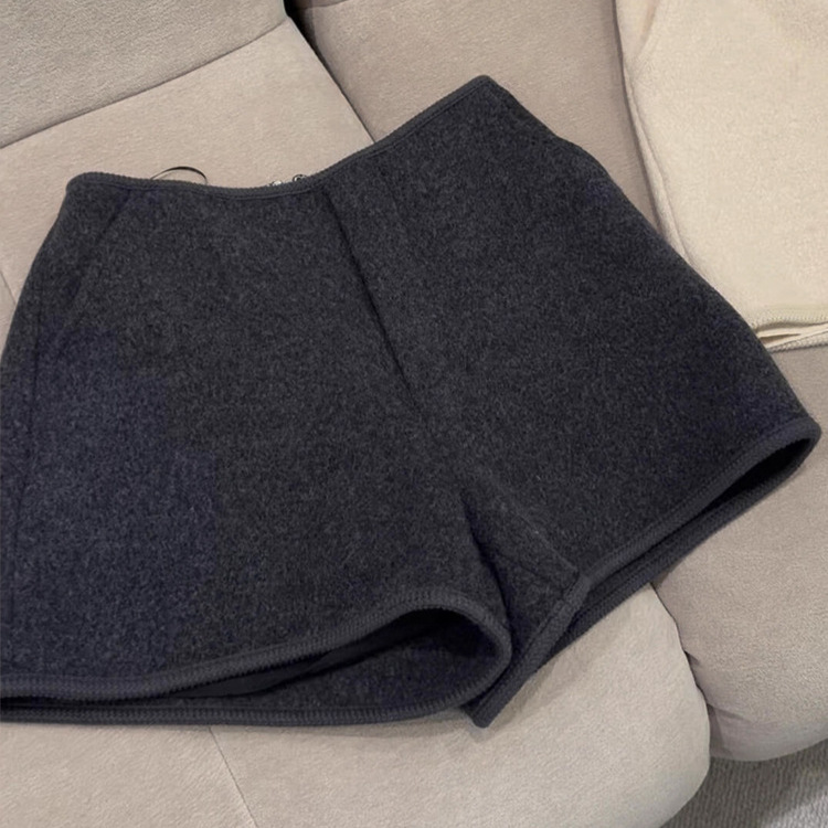 Original Recommendation! Black and Gray Tencel Wool Shorts for Women, Autumn and Winter High-Waisted Slimming Versatile Wool Wide-Leg Boot Shorts