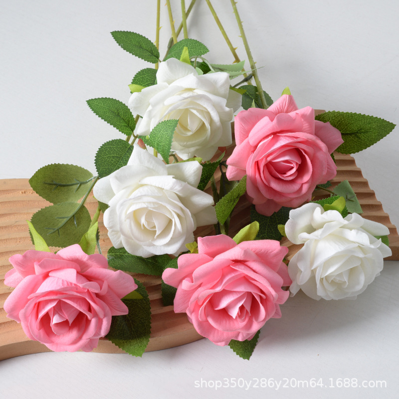 Simulación de un solo ramo de rosas de terciopelo bordado rosas rosas de San Valentín rojas cascadas rosas de corn rosa flores de boda