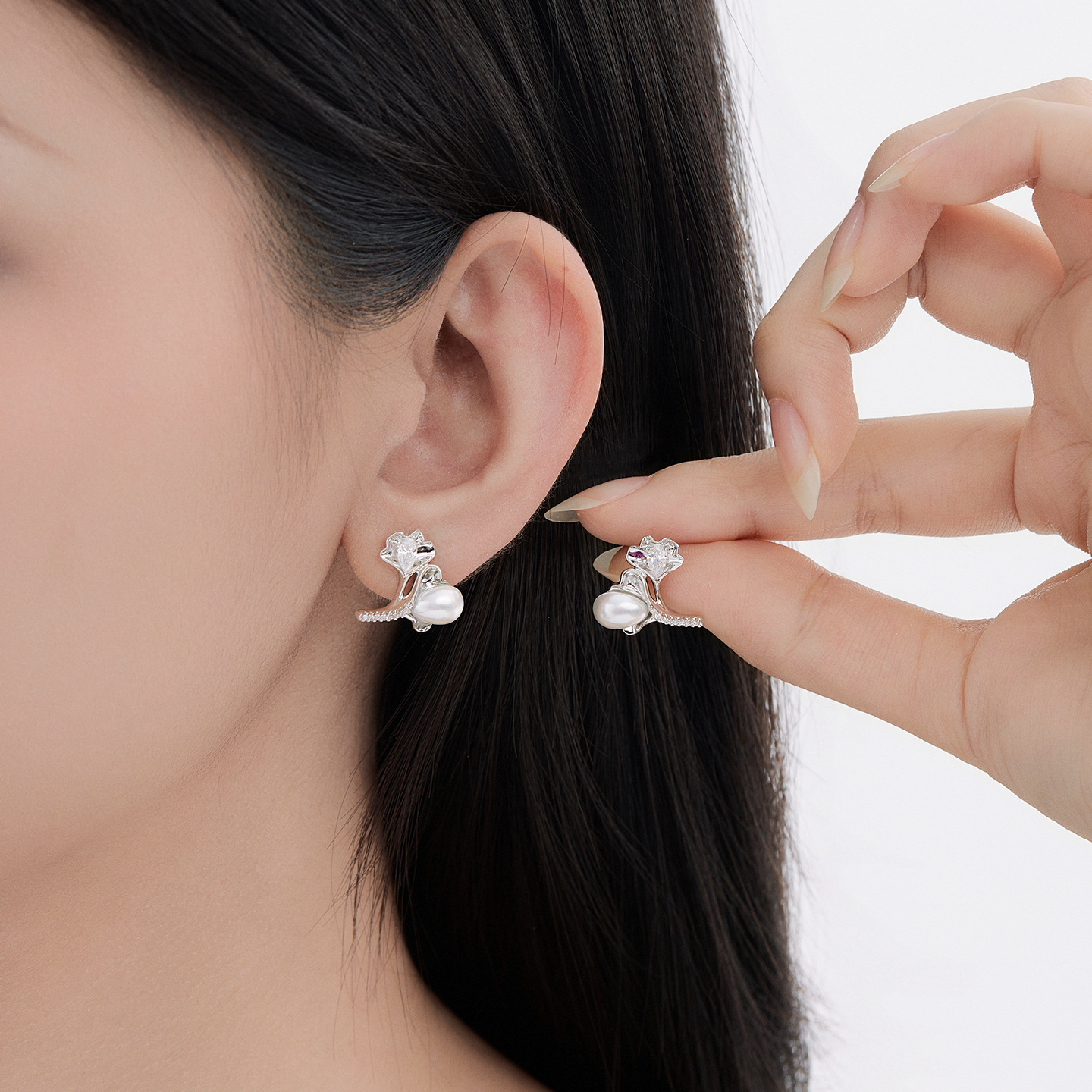 Xuping imitación de flores de perlas pendientes de aleación de cobre chapado en blanco Ginkgo biloba orejas ligero lujoso temperamento suave pendientes de viento para mujeres