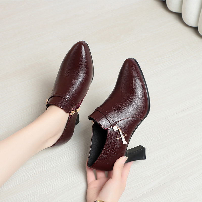 Dropshipping Spring and Autumn Leather Shoes 2024 New Middle-Aged Women's Shoes Soft Leather Soft Sole High Heels with Skirt Elegant Flats Dropshipping Spring and Autumn Leather Shoes 2024 New Middle-Aged Women's Shoes Soft Leather Soft Sole High Heels with Skirt Elegant Flats