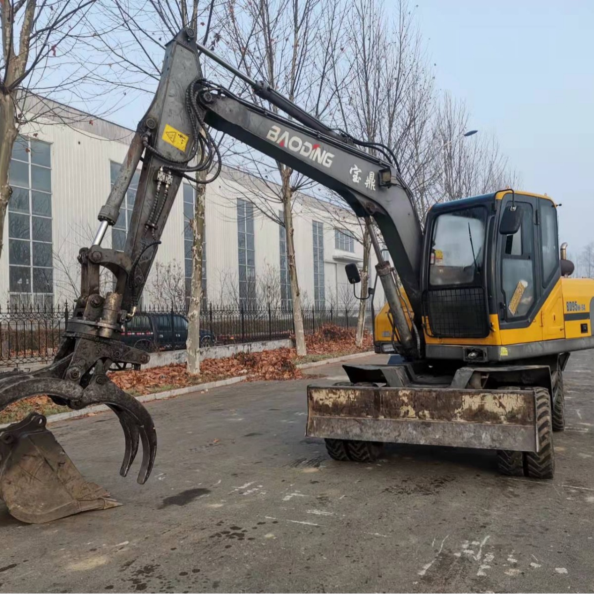 山东中崛二手市场 宝鼎抓木机价格 夹木机 旋转转载机 挖树根源头