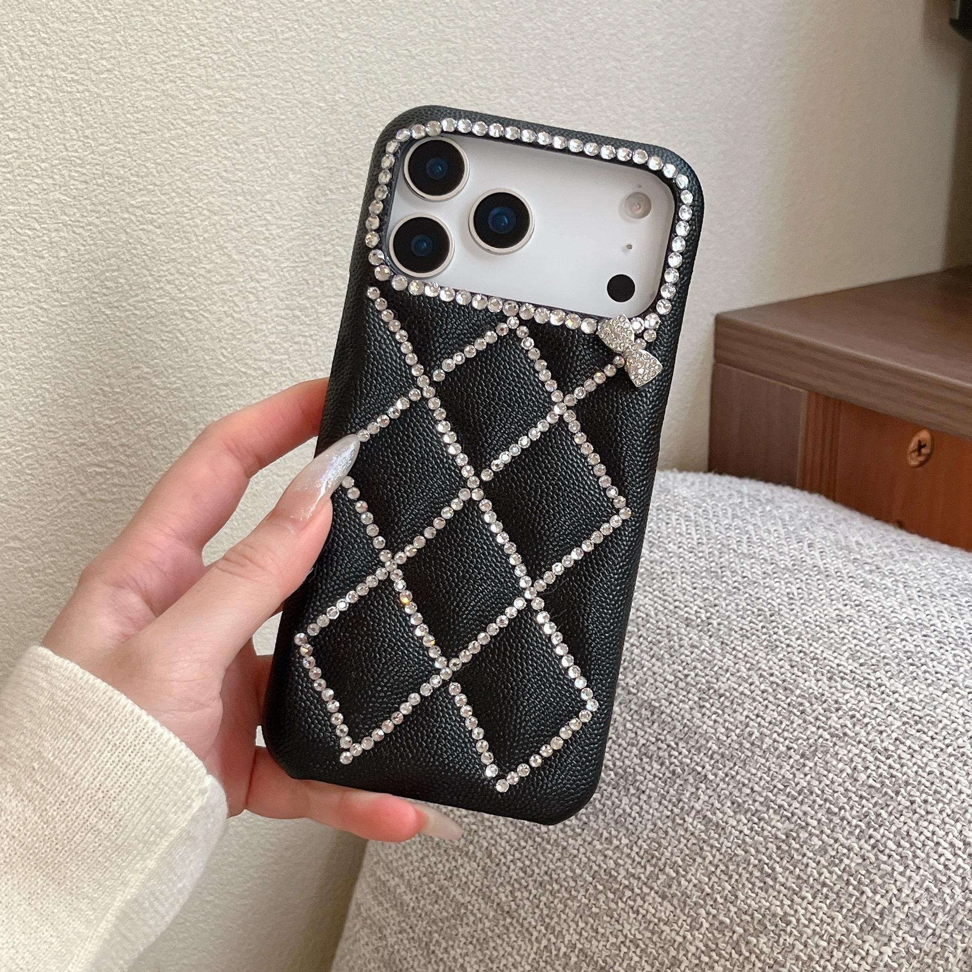高级感皮纹网格线条钻蝴蝶结手机壳适用iPhone17ProMax防摔保护套