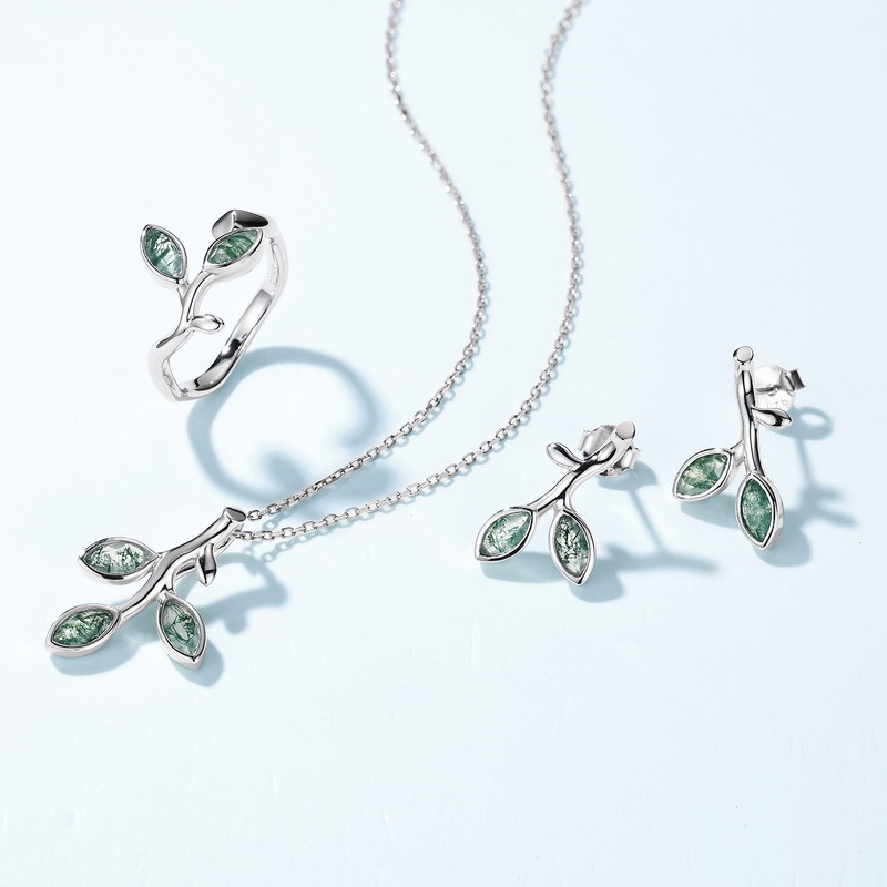 Nuevo colgante de ágata de hierba de agua natural de rama de olivo transfronterizo femenino S925 colgante de piedra de musgo verde con incrustaciones de plata Europa y América simple
