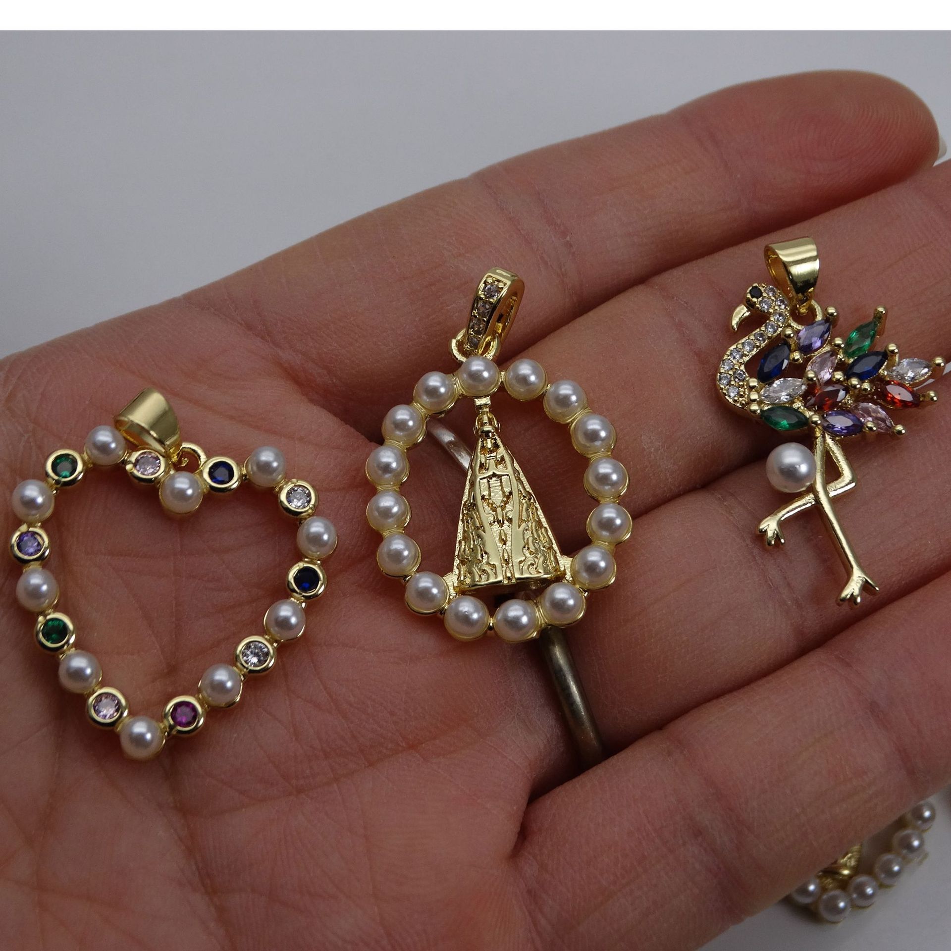 1 Pièce Le Cuivre Perles Artificielles Traverser Forme De Cœur Pendentif display picture 3