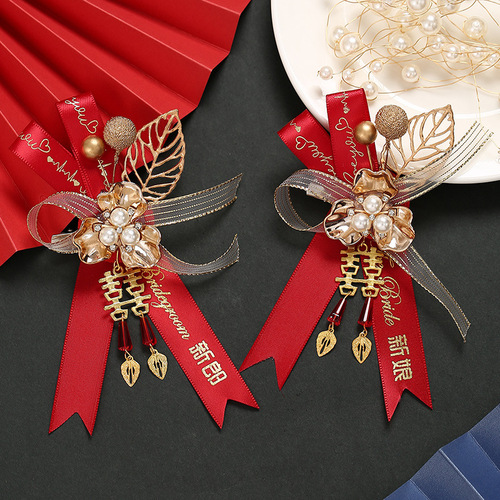 Bride and Groom Wedding Bouquets, Full Family Suite, Wedding ushers and bridesmaids, Both parents, Welcome guests, Lapel flowers, High-end style