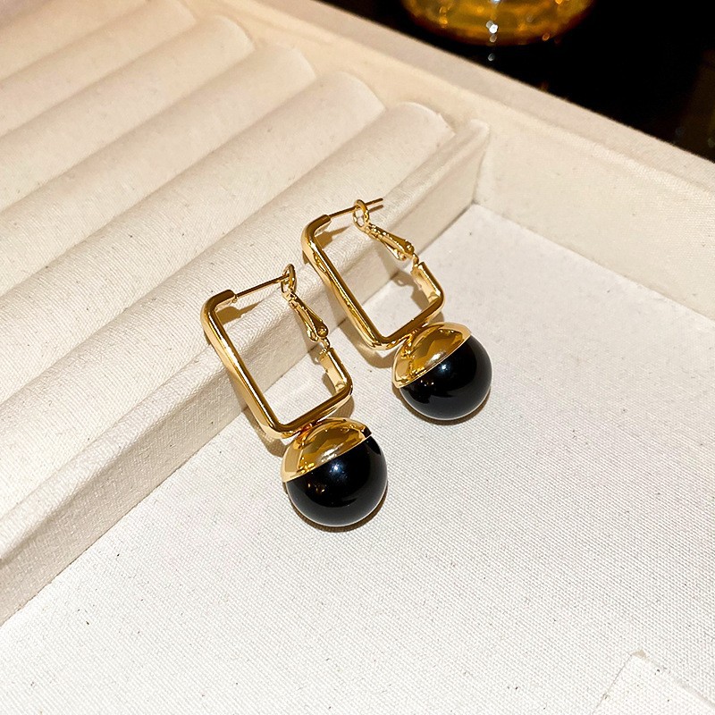 銀の針の黒色の水晶の項の幾何学のピアスの小さい大衆の百合のイヤリングのファッションの気質の軽くて豪華な高級感の耳飾りの卸売り