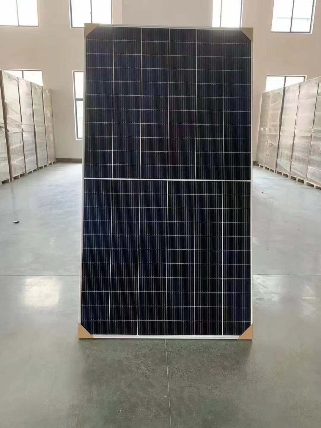 Panel fotovoltaico de 695 - 730W Panel solar de alta eficiencia Clase A Garantia de calidad en stock de fábrica