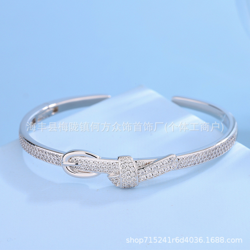 HEFANG Elegant Leather Bracelet with Open Design, Light Luxury Couple's Jewelry, Birthday Gift HEFANG Elegant Leather Bracelet with Open Design, Light Luxury Couple's Jewelry, Birthday Gift