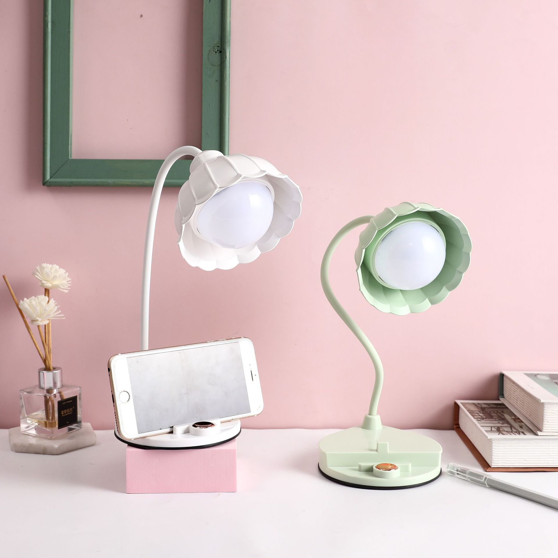 New LED Cute Girl Heart Flower Desk Lamp for Student Dormitory Desk Decor Bedroom Lamp Handmade DIY Ornament